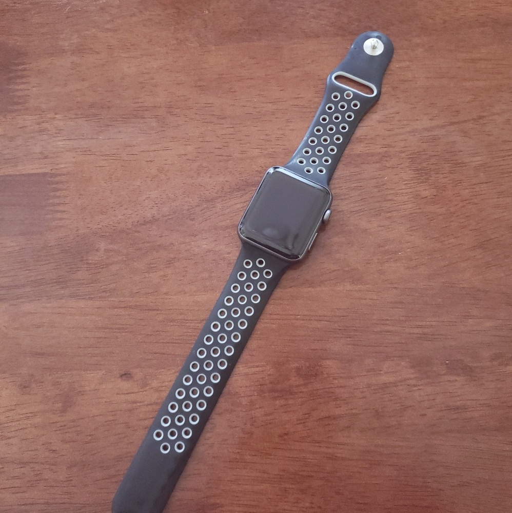42MM Series 2 Apple Watch